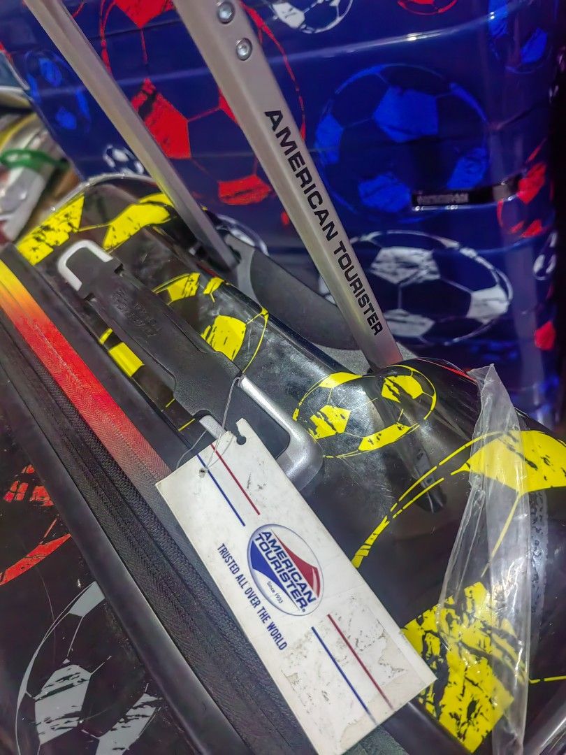 Medium size Hard Case Luggage, Hobbies & Toys, Travel, Luggage on Carousell