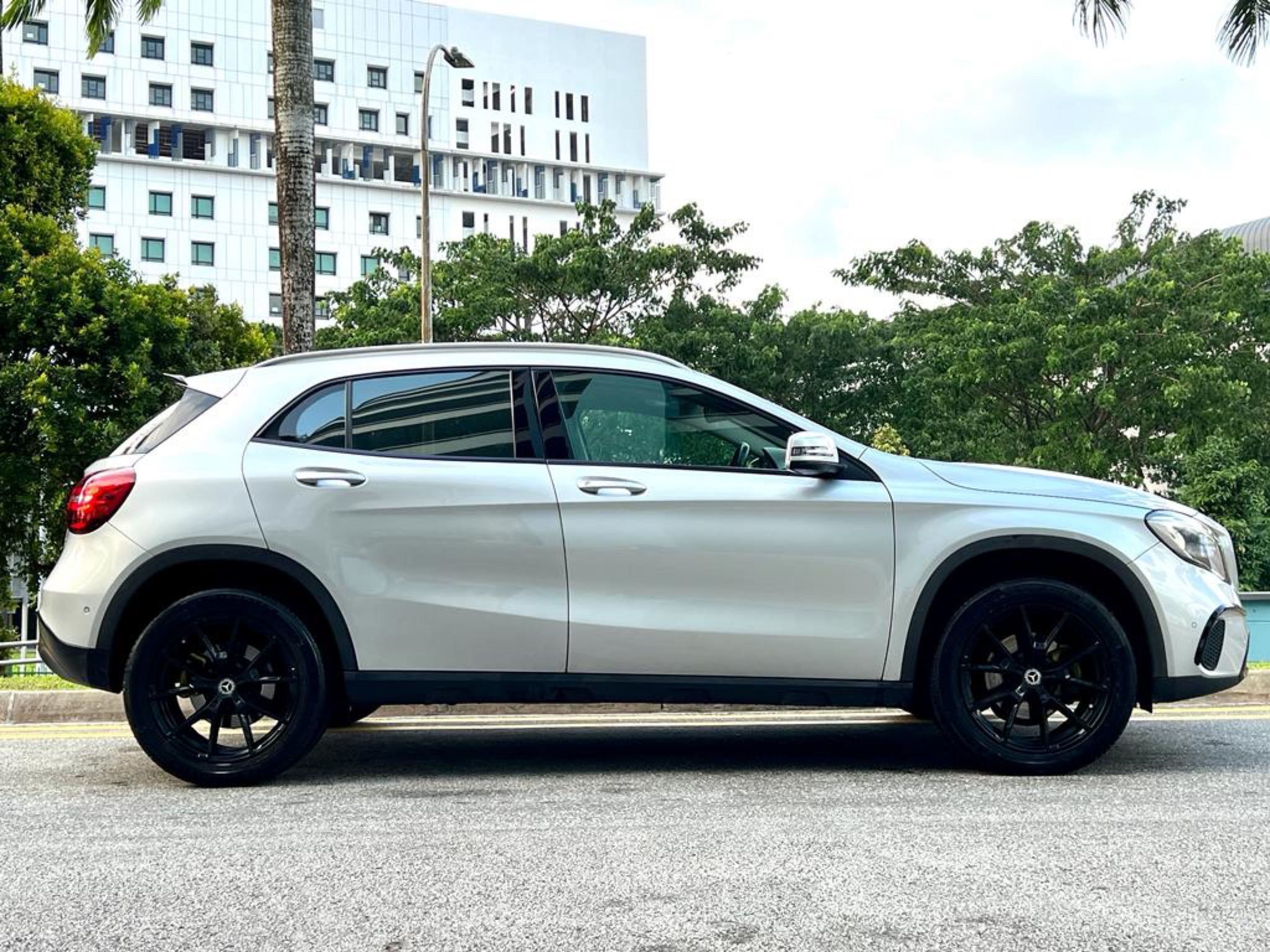 MERCEDES BENZ GLA180 URBAN (R18 LED), Cars, Used Cars on Carousell