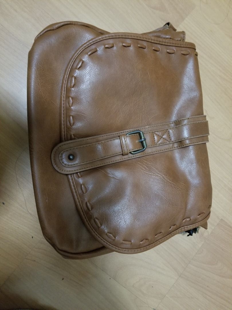 Miscellaneous items (Category: Free Items) located in Singapore. Submitted by onceuponawonderer (Listing ID 1252154266, Image 3). Description: Mixed items, some are re-bless because not the right size. Please see photos for condition/defects. Black bata wedge, 37. Peeling on the sides due to heavy usage. White aldo wedge, 35. Peeling due to kept in storage for too long. Brown bag, need a new strap and zipper handle, otherwise good. Black Kipling 