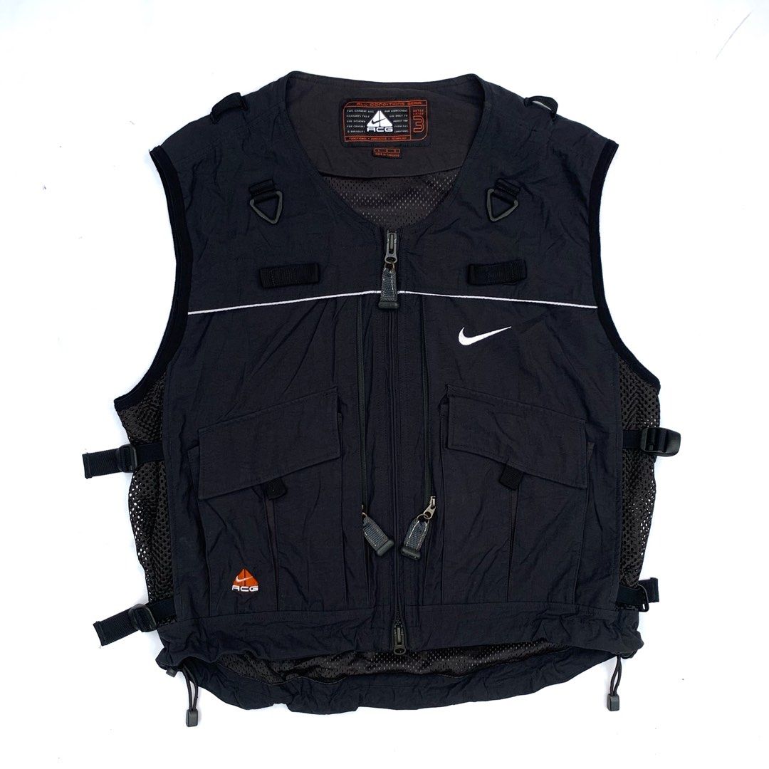 Nike acg hydration vest, Fesyen Pria, Pakaian , Atasan di Carousell