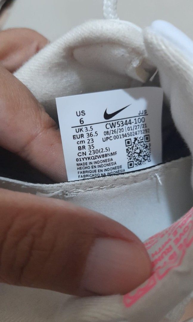 Nike ORIGINAL with BOX (Kategori: Sepatu Wanita) berada di Tangerang. Dikirim oleh malalapreloved (ID iklan 1252172752, Gambar 2). Deskripsi: dipakai sekali dan sebentar.. masih seperti baru, masih ada box 100% original.