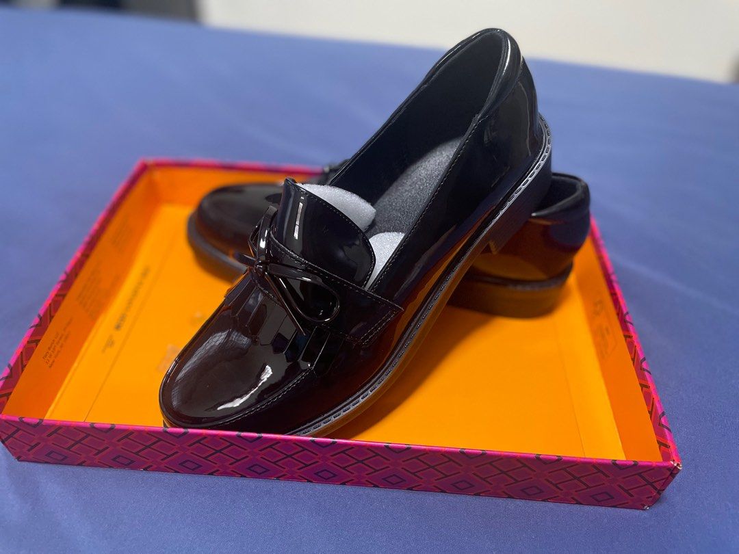 Patent black loafers Women s Fashion Footwear Loafers on Carousell