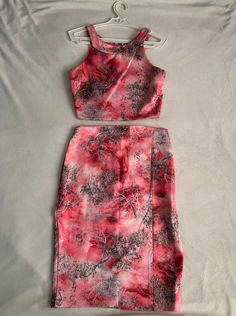 Pink Coordinates (Top + Skirt) (Category: Sets or Coordinates) located in Angeles City. Submitted by ykyky (Listing ID 1252013985, Image 1). Description: Pink Coordinates (Top + Skirt) Fits S RFS: Wore it for a debut party .