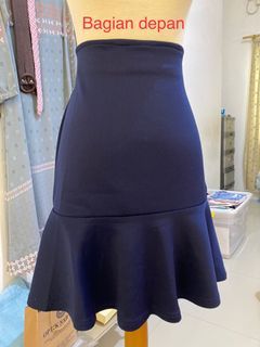 Preloved Flare Skirt|Rok A-line lebar|Navy/Biru dongker