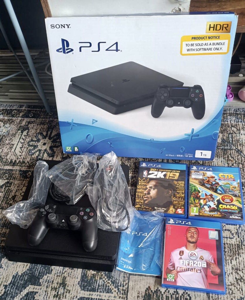 Used ps4 online slim 1tb