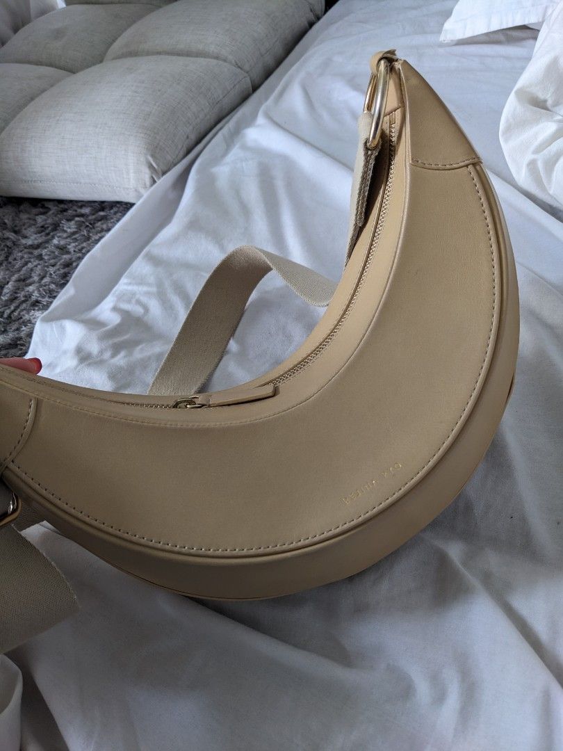 Rejina Pyo Banana Bag