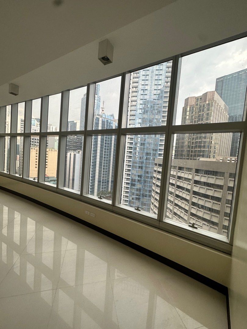 Rent To Own One Central Makati (Category: Apartments & Condos) located in Manila. Submitted by rfocondobymegaworldpremier (Listing ID 1252137150, Image 1). Description: One Central in Makati Salcedo Villae 2BR corner unit Floor to Ceiling Glass window 4 years to Pay 0% Interest Low Downpayment to Move in Beside RCBC Plaza and GT Tower Actual unit ready for viewing 09178729082.