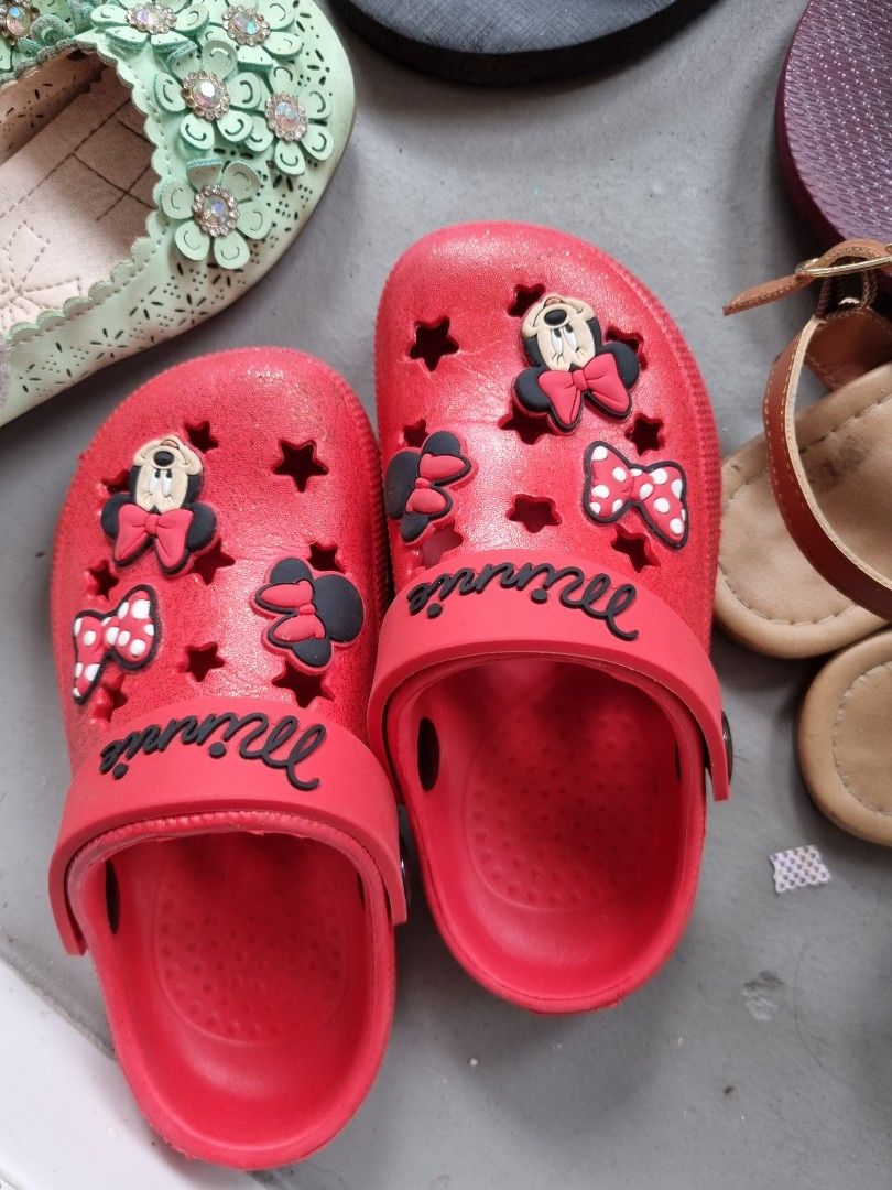 Minnie mouse best sale flip flops primark