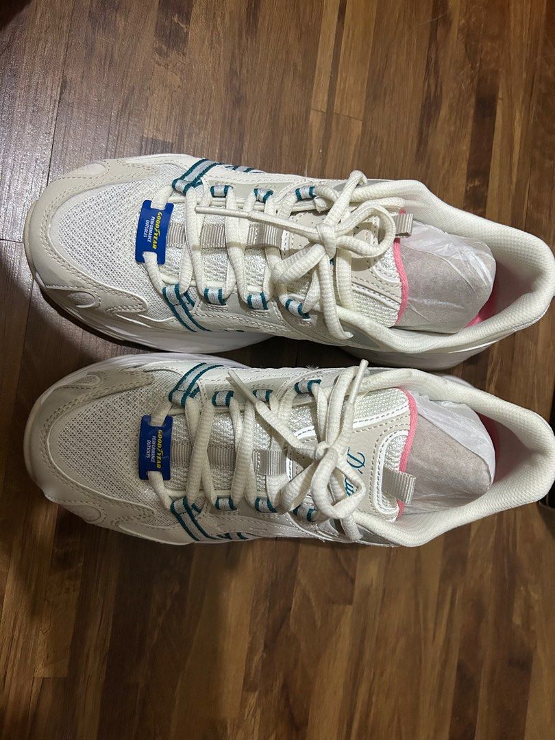 Skechers D lites Size 37 Fesyen Wanita Sepatu di Carousell