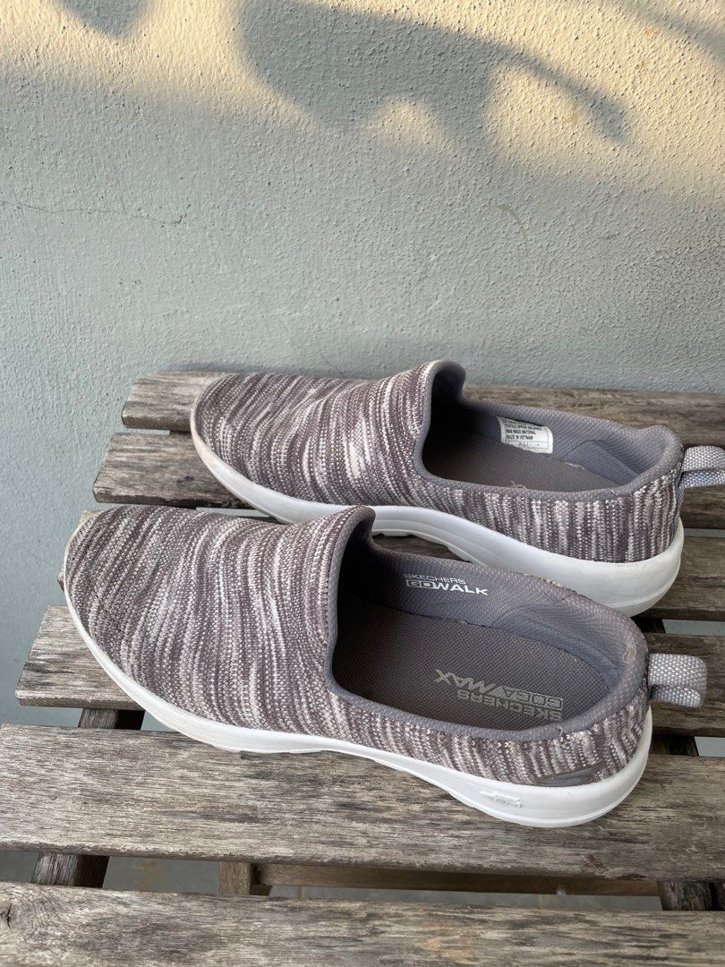 Skechers goga max hotsell silver