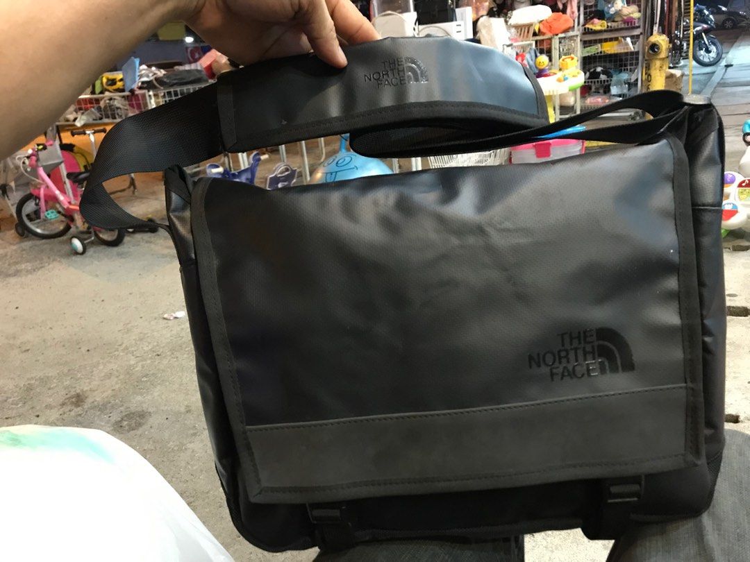 The north face sling bag beg silang bahu Men s Fashion Bags