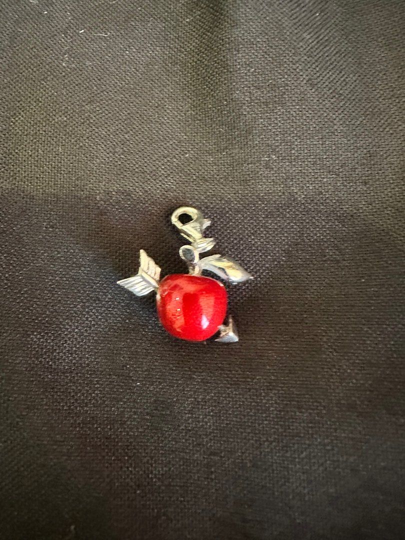 Thomas sabo apple outlet charm