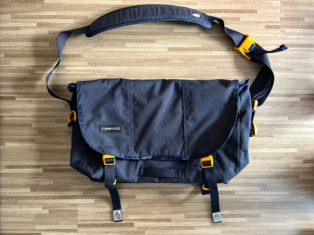 Timbuk2 Lightweight Flight Messenger Bag (brand new) for Sale in