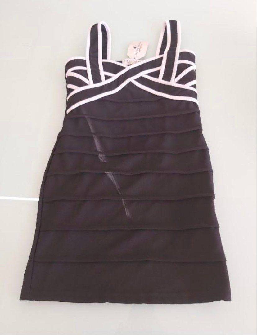 Trunk Show Bandage Dress (Category: Dresses) located in Pasig City. Submitted by panavi (Listing ID 1252077903, Image 1). Description: BNWT Size: fits XS to Small Color: Black with white trimmings Very pretty in actual ₱850 on tag, Selling it for only ₱450 .