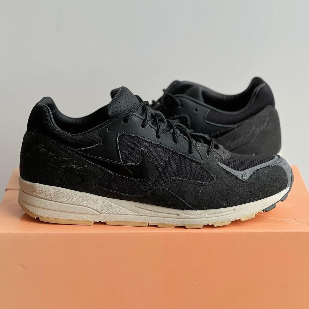 Nike skylon top 2 black