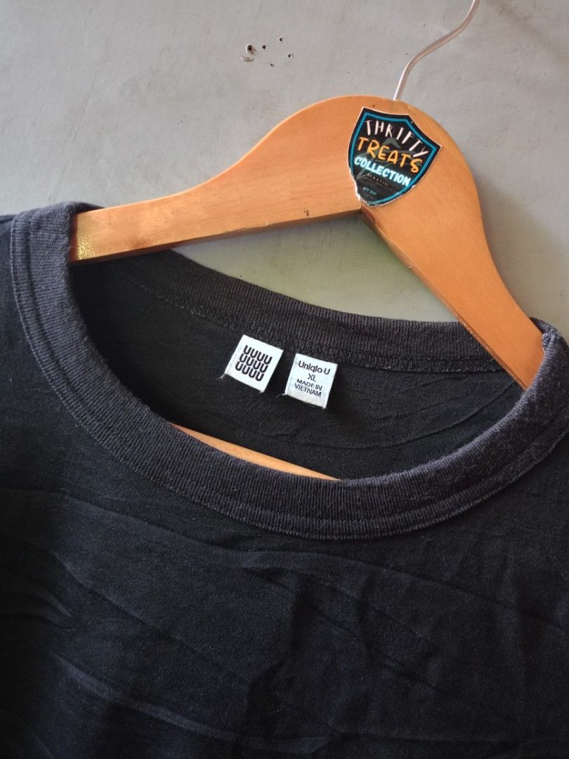 UNIQLO-U Women's Crewneck Tee Tags says orange but - Depop