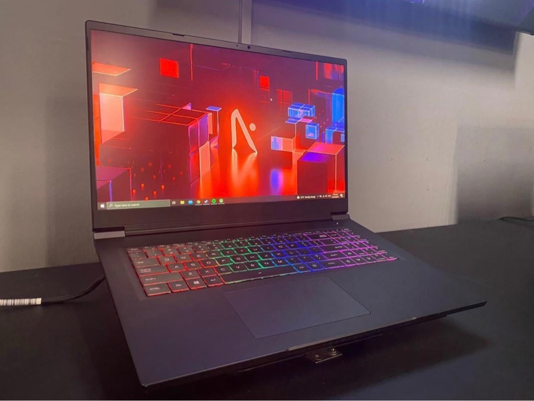 Aftershock Vapor17x Powerful Gaming Laptop Warranty till Sept 2024