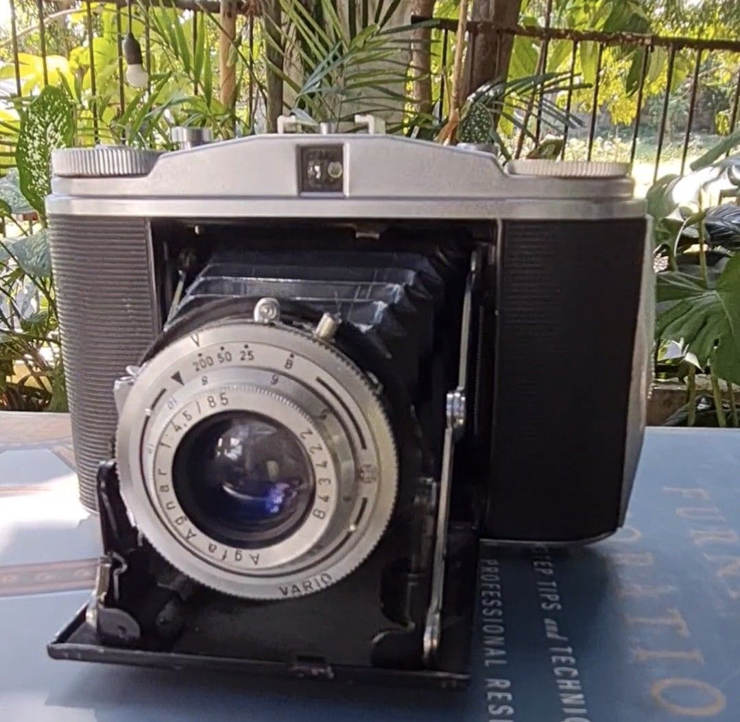 Vintage Agfa Isolette II (Category: Cameras) located in Quezon City. Submitted by ngitimuna (Listing ID 1252165224, Image 1). Description: Vintage Agfa Isolette II -made in Germany -circa 1950's These are used/preowned vintage items. I am not an expert so please look at the pictures before buying. Items are being sold AS-IS, untested (no returns accepted)..