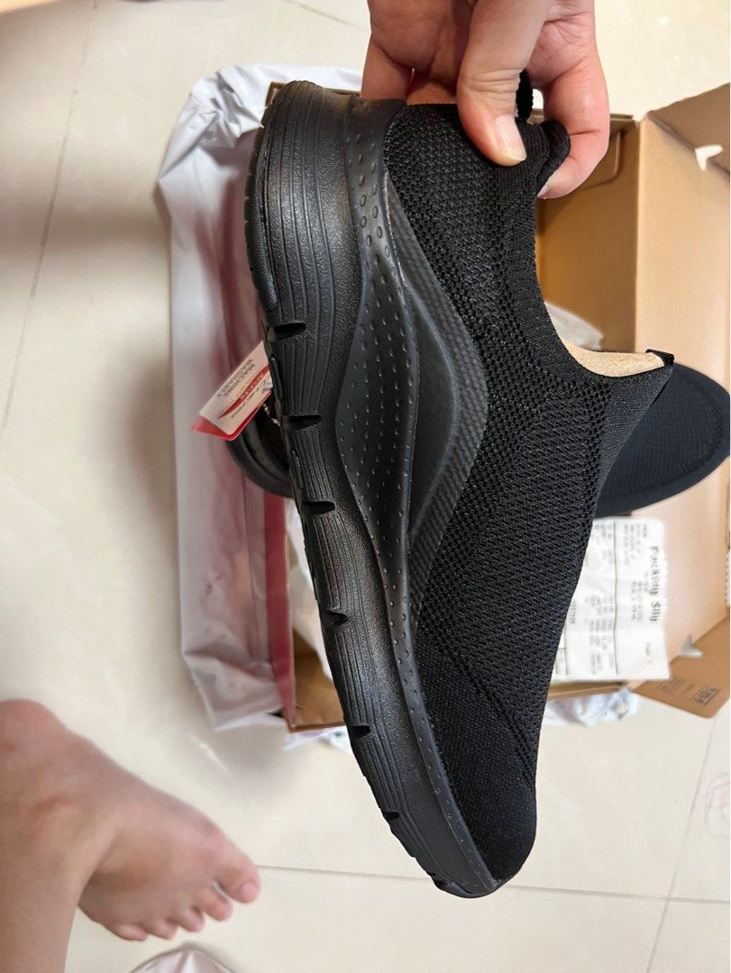 Skechers store wide foot