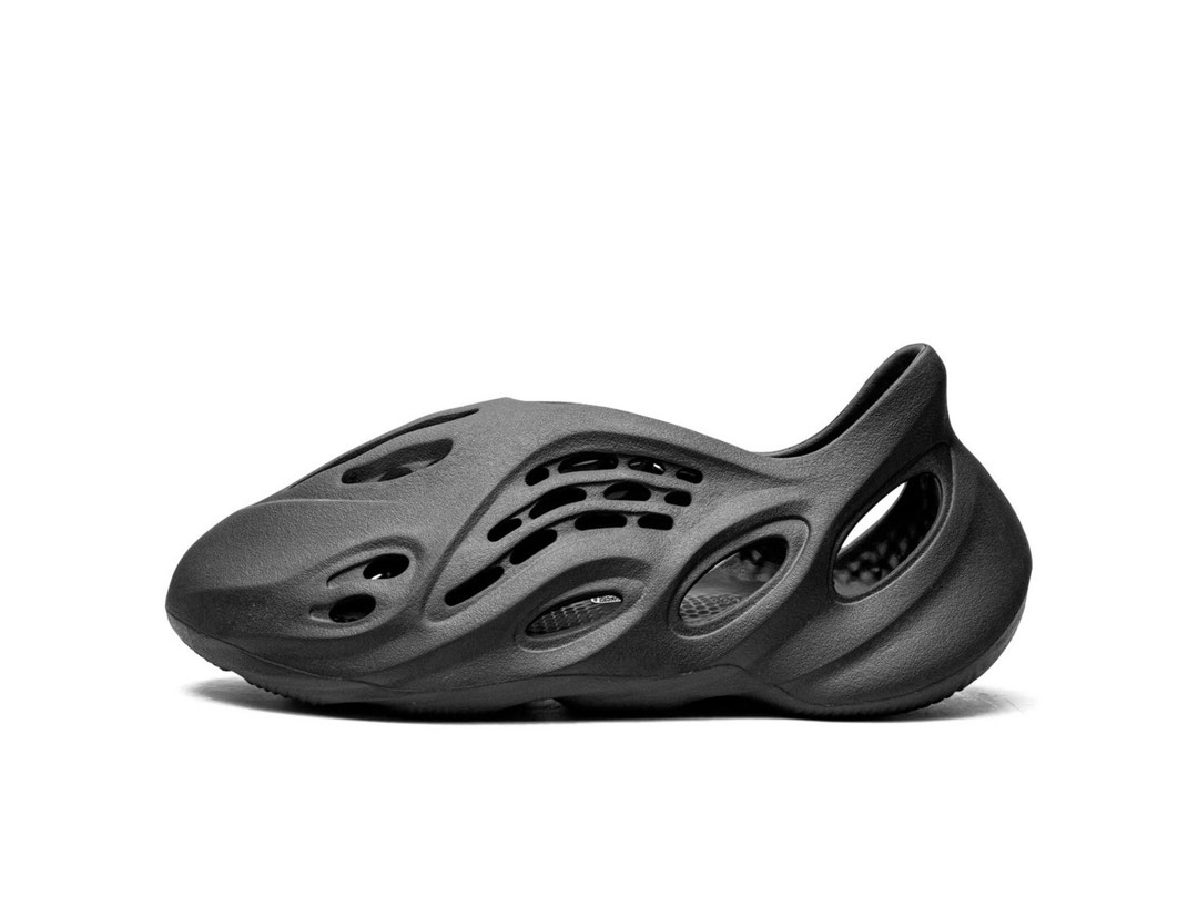 ADIDAS YEEZY FOAM RUNNER CARBON 2023 on Carousell