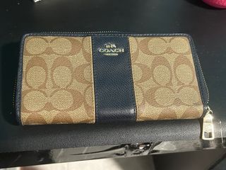 AUTHENTIC COACH MEDIUM CORNER ZIP WALLET IN SIGNATURE CANVAS, Women's  Fashion, Bags & Wallets, Clutches on Carousell