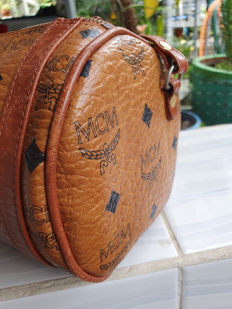 authentic MCM papillon (Category: Luxury Bags & Wallets) located in Santa Maria. Submitted by mikavillaflor4 (Listing ID 1247071514, Image 3). Description: Authentic MCM japan auction japan source issue sa piping sa gilid pero maliit lang all in all goods pa.