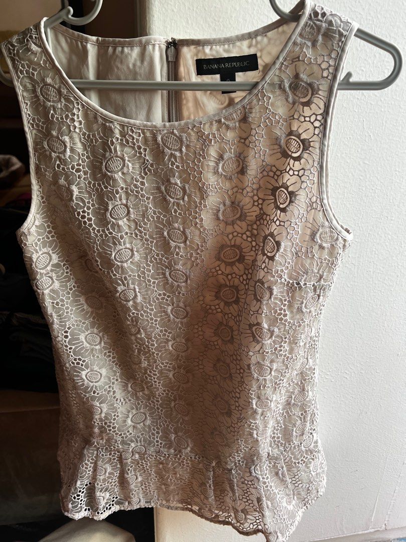 Banana Republic beige embroidered top (Category: Blouses) located in Makati City. Submitted by nina010 (Listing ID 1246954526, Image 2). Description: .