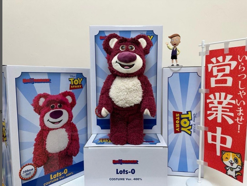 現貨》BEARBRICK Lots-O COSTUME Ver. 400％ lotso 勞蘇毛毛, 興趣及 