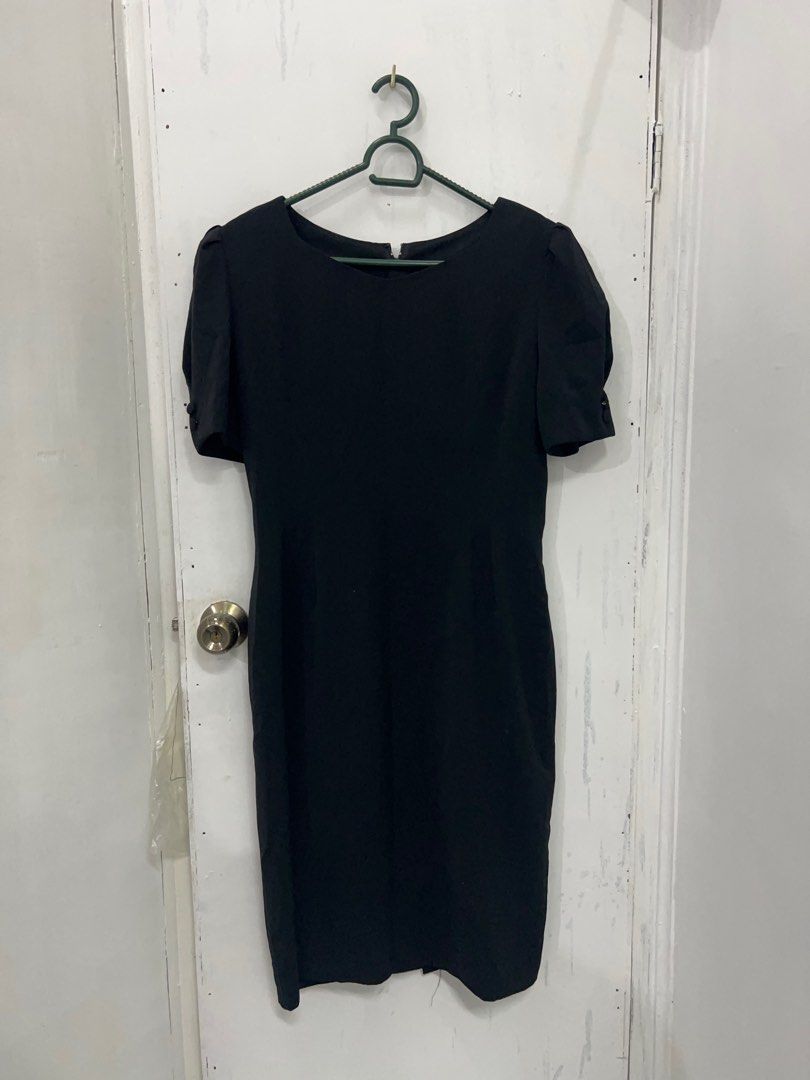 Black Puff Sleeve Dress (Category: Dresses) located in Quezon City. Submitted by rinepryno (Listing ID 1247035424, Image 1). Description: - formal puff sleeve dress - has button on the sleeves - no issues - has small slit on the back of the dress - rfs: not gonna use anymore Please check my bio for other info ❤️.