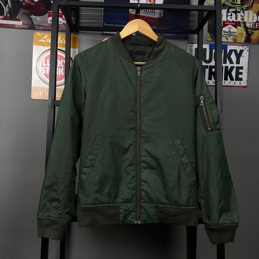 Bomber jacket uniqlo, Men's Fashion, Coats, Jackets and Outerwear on