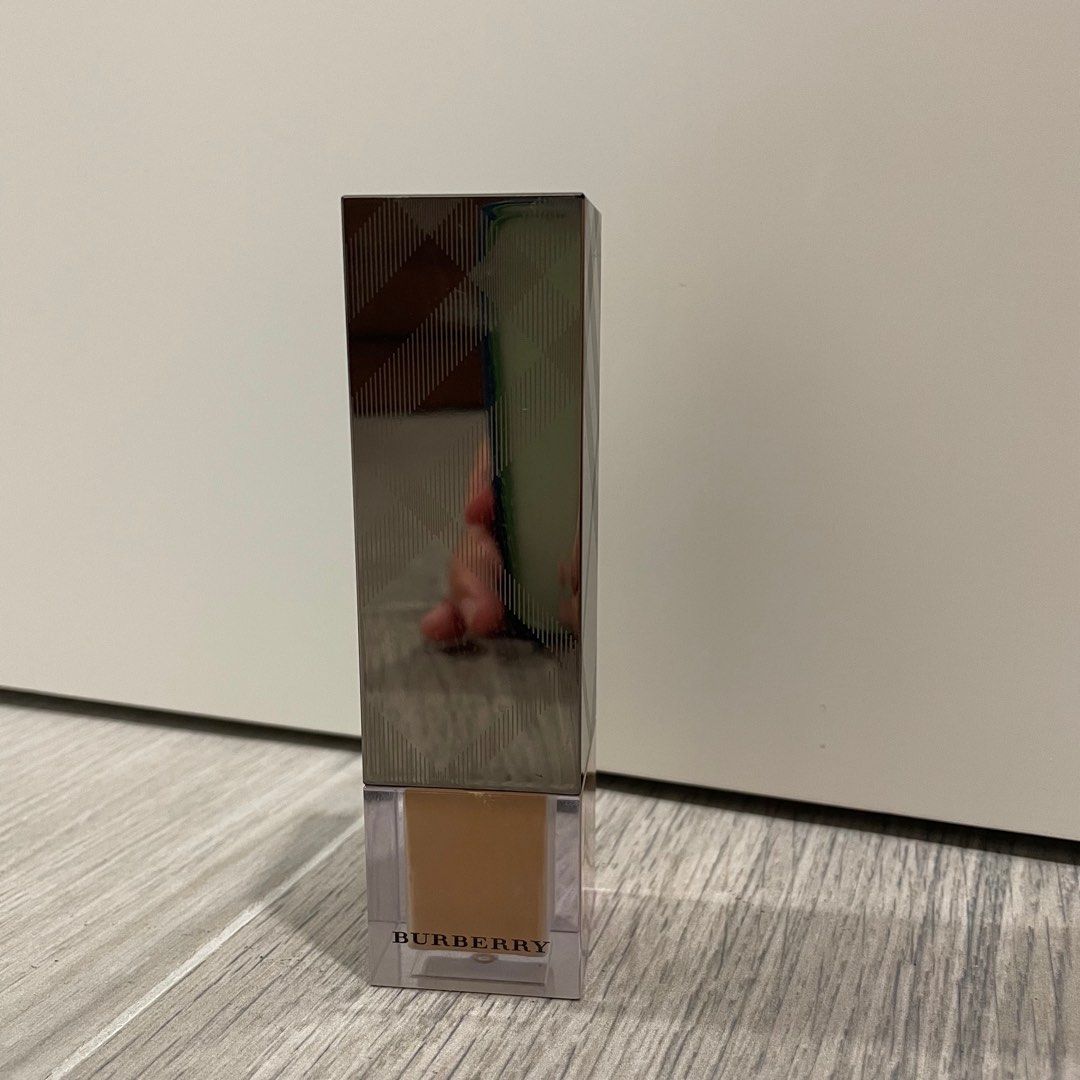 Burberry Fresh Glow Foundation, Beauty & Personal Care, Face, Makeup on