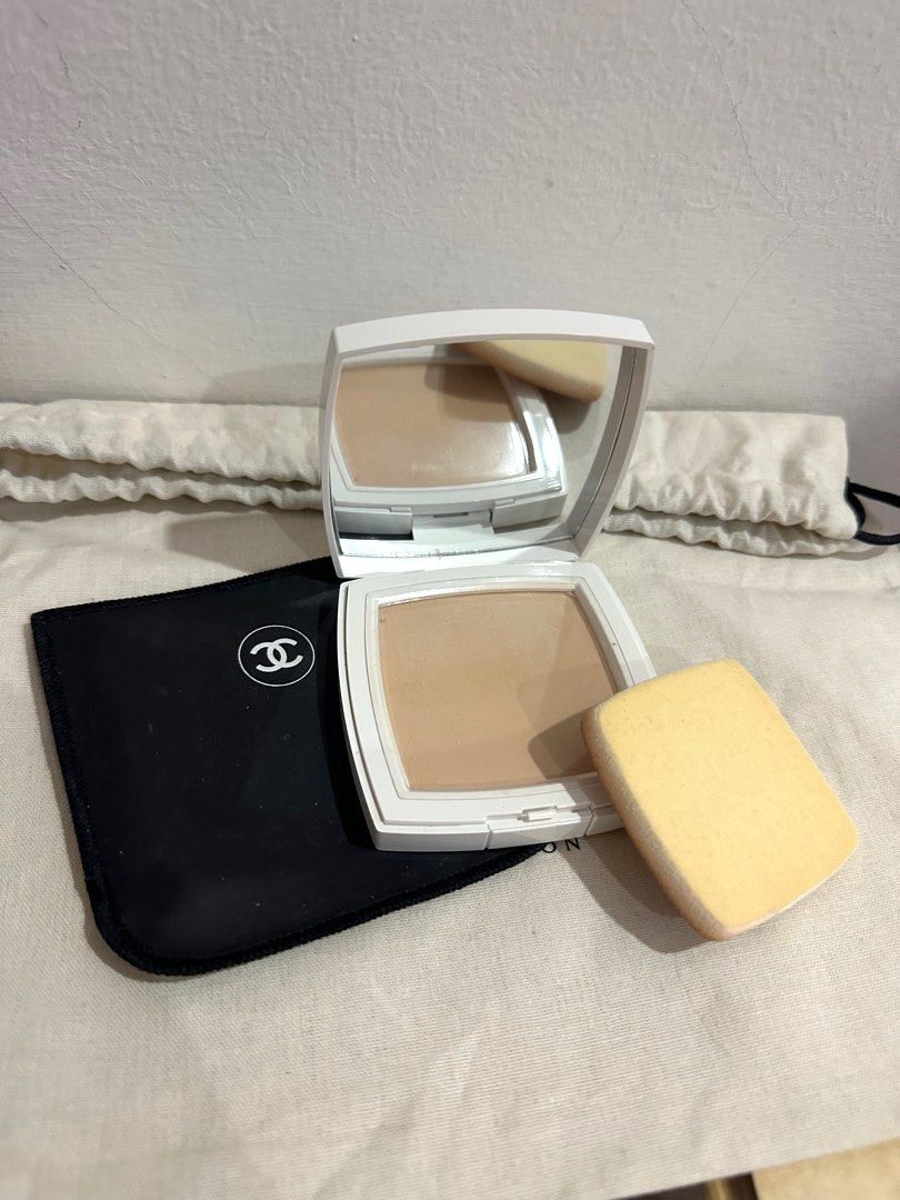 First Impression: Chanel le blanc whitening compact foundation 