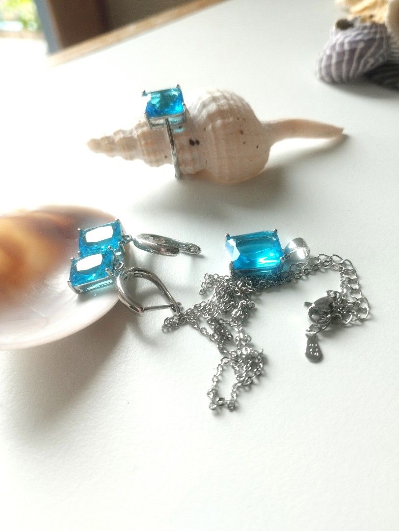 Chic fashion outlet jewellery