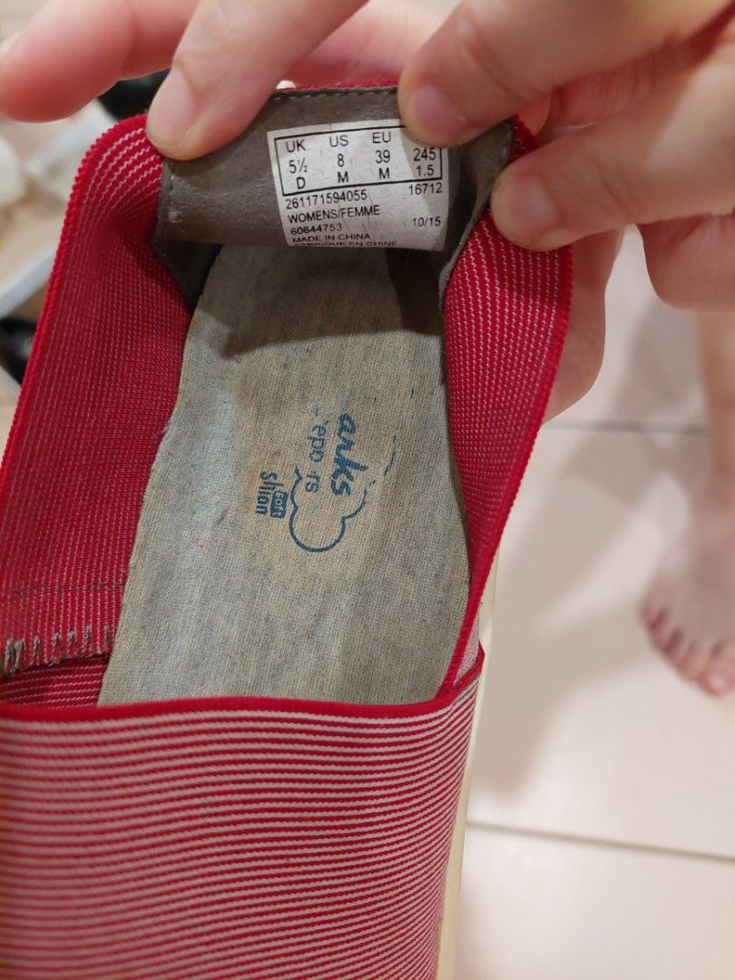 Clark CloudStepper (Category: Loafers) located in Kuching. Submitted by hsbhk (Listing ID 1247060217, Image 2). Description: UK 5.5, US 8 very comfortable pair of shoes, which is the norm of cloud stepper series from Clarks..