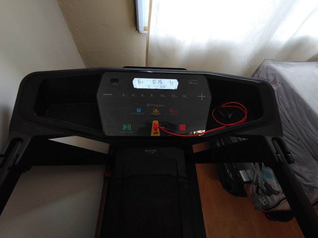 DOMYOS Run 100E Treadmill, Sports Equipment, Exercise & Fitness, Cardio & Fitness Machines on