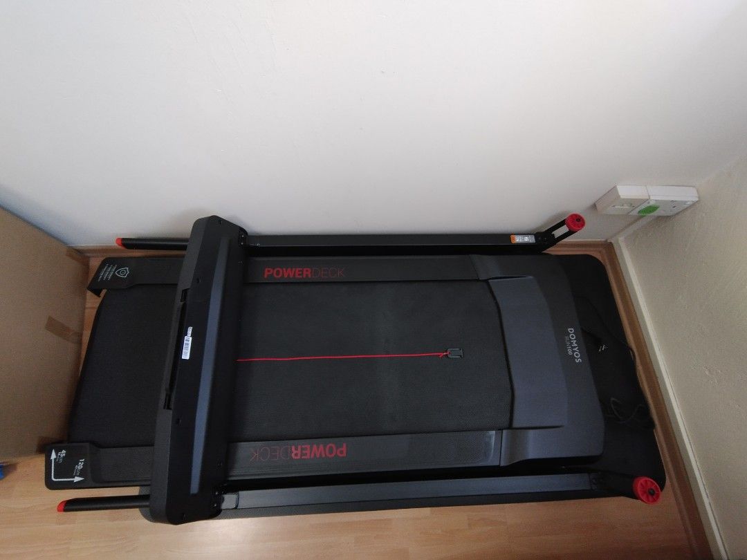 DOMYOS Run 100E Treadmill, Sports Equipment, Exercise & Fitness, Cardio & Fitness Machines on