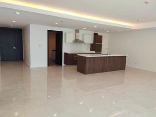 East Gallery Place in  BGC for RUSH RENT Semi Furnished Unit