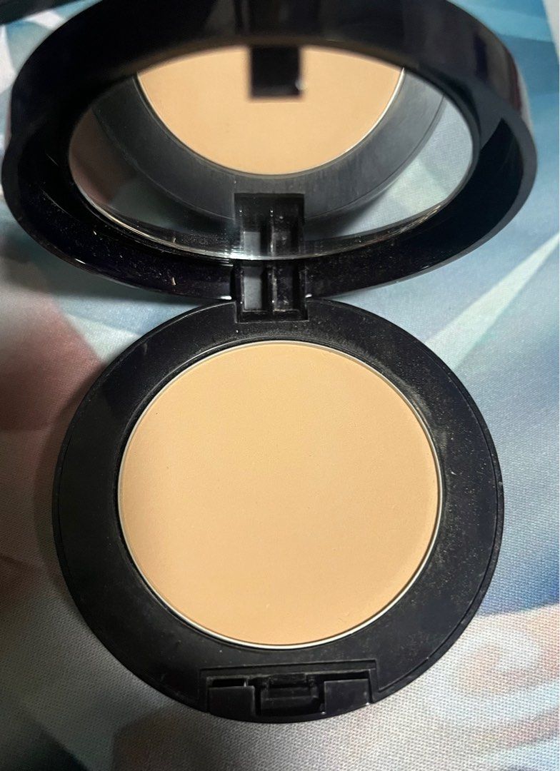 Estee Lauder perfecting pressed powder (Category: Makeup) located in Pasay City. Submitted by azllen (Listing ID 1247071786, Image 3). Description: Estee Lauder perfecting pressed powder P 1,650 plus sf.