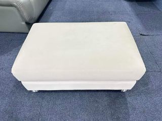 FOOT REST/ OTTOMAN
Leather with wheels
L30 W20 H13.5 inches