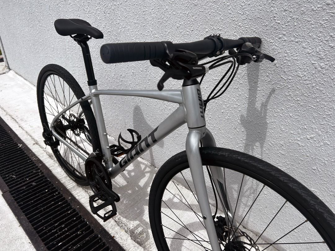 Giant Escape 3 Disc Hybrid Bike
