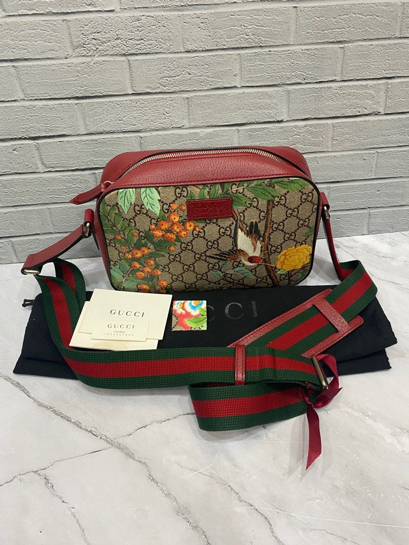 GUCCI tian camera bag monogram flower SHW Size 25x18x9 Db,booklet