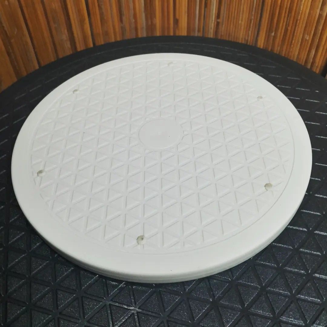 Heavy Duty Turntable (Category: Food Organization & Storage) located in Malolos. Submitted by jestrelita (Listing ID 1247066758, Image 1). Description: Heavy Duty Turntable P580 only - 25cm diameter - white rotating plate/stand - instant lazy susan - good condition 🇯🇵🏯👘👺🗾🍱🍜🍙.