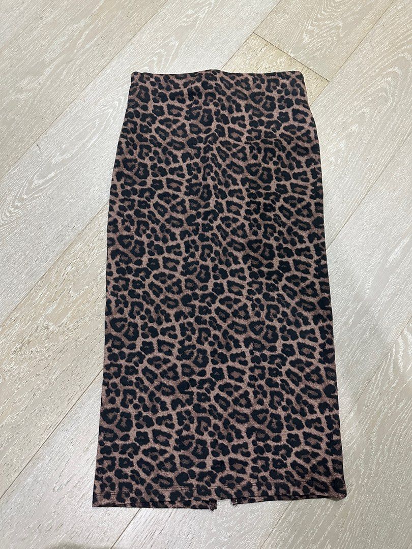 H&m leopard pencil best sale skirt