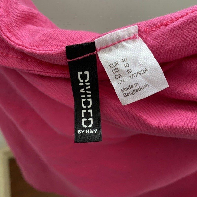 H&M tube mini dress (Category: Dresses) located in Las Pinas. Submitted by declutteringhm (Listing ID 1246964469, Image 2). Description: ABOUT THE DRESS: • tag size: Large • but can fit to size Medium • original H&M - PRELOVED tops - rarely used - good as new - actual photos posted - ONHAND READY TO SHIP - We will check & send photo of the item before packing. PM us for other inquiries.