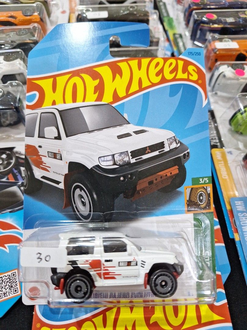 Hot Wheels Mitsubishi Pajero Evolution Ralliart White 2023
