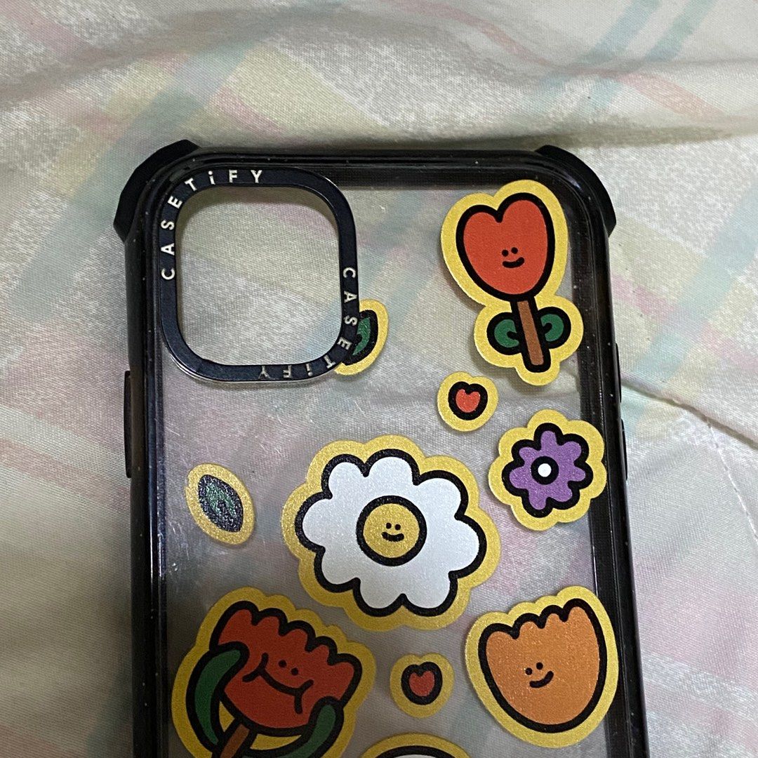 iPhone11 casetify （分類：其他）位於 Hong Kong。 由 jessivvv 提交（商品編號 1247081421，圖片 2）。簡介： 100% real 原價$300 up🥲🥲🥲 用左差唔多1年幾 正常使用痕跡 冇特別嘅刮痕>< 儘量面交調景嶺附近🙋🏻‍♀️。