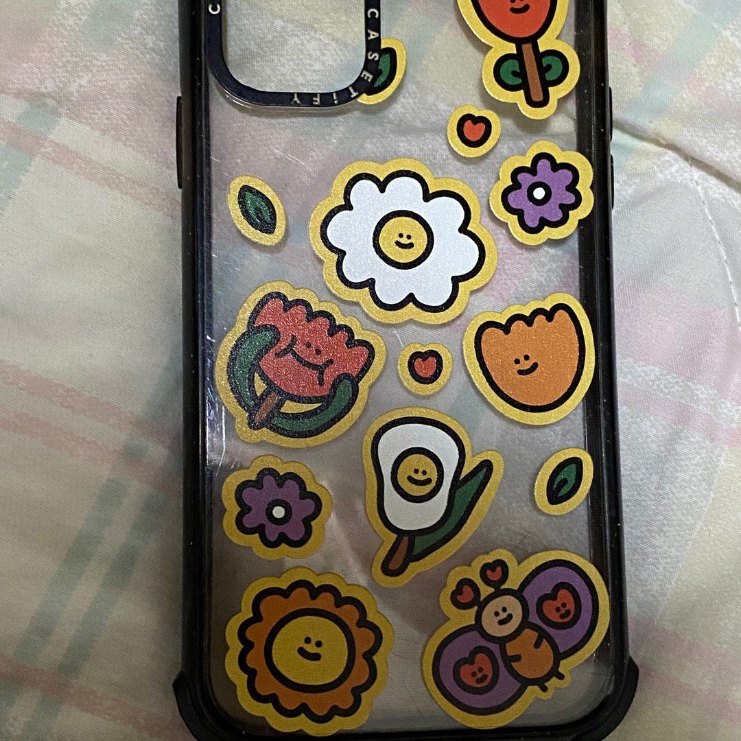 iPhone11 casetify （分類：其他）位於 Hong Kong。 由 jessivvv 提交（商品編號 1247081421，圖片 3）。簡介： 100% real 原價$300 up🥲🥲🥲 用左差唔多1年幾 正常使用痕跡 冇特別嘅刮痕>< 儘量面交調景嶺附近🙋🏻‍♀️。