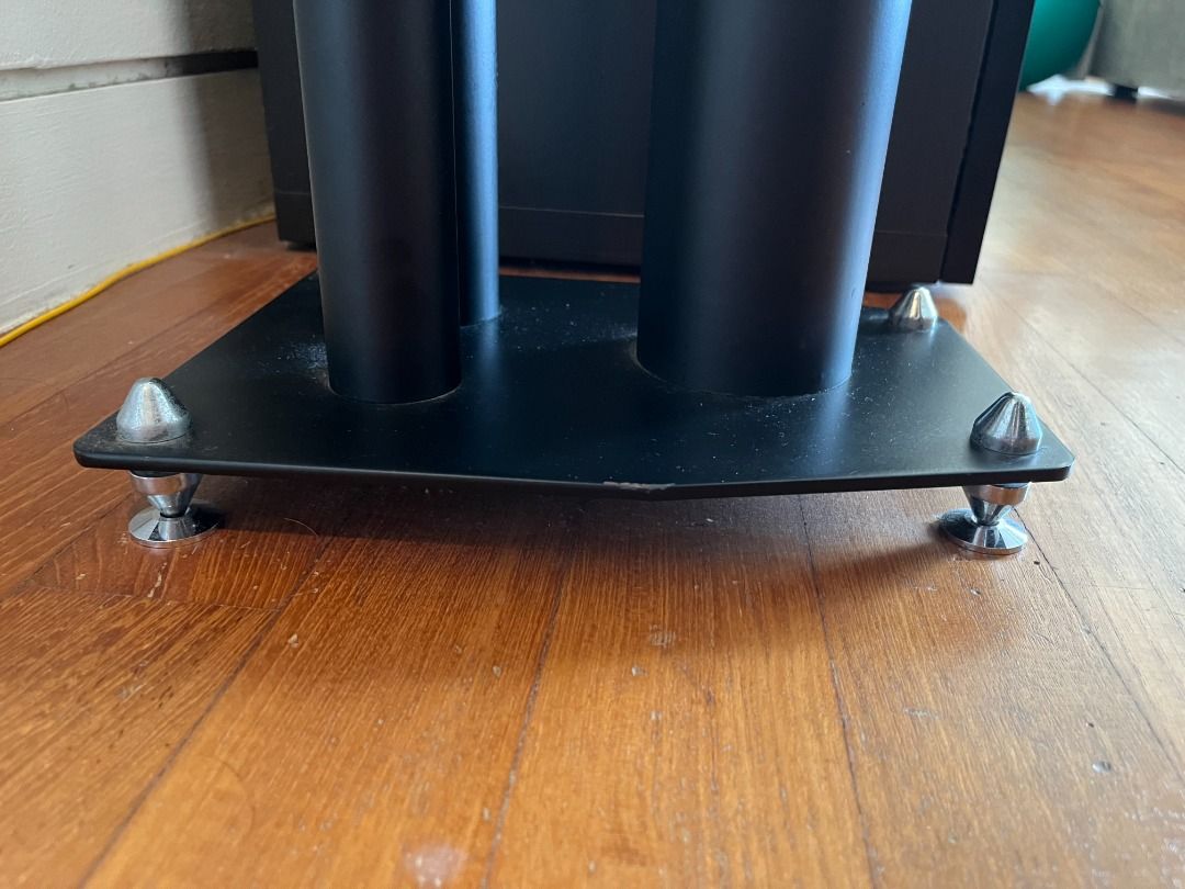 Klipsch The Fives (matte black) with speaker stand powered bookshelf