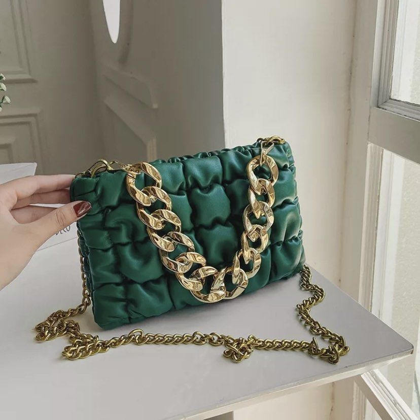 Thick gold hotsell chain bag
