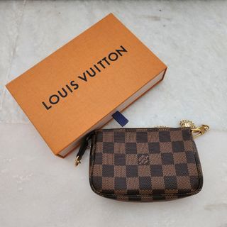 LOUIS VUITTON POCHETTE MONOGRAM WITH GOLD CHAIN, Luxury, Bags & Wallets on  Carousell